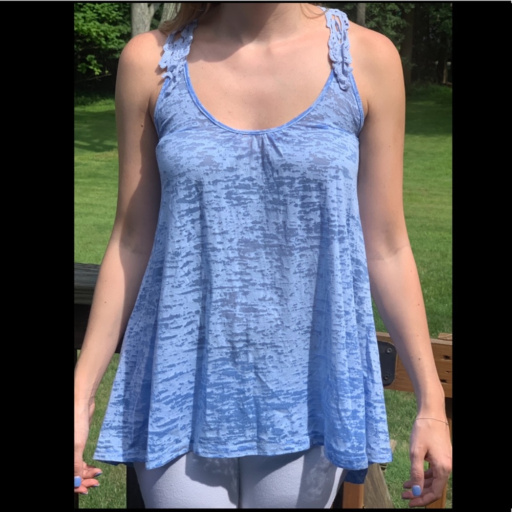 Hollow out lace back tank top—sky blue